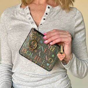 🌟 Dooney & Bourke Coin Pouch monogram Rainbow